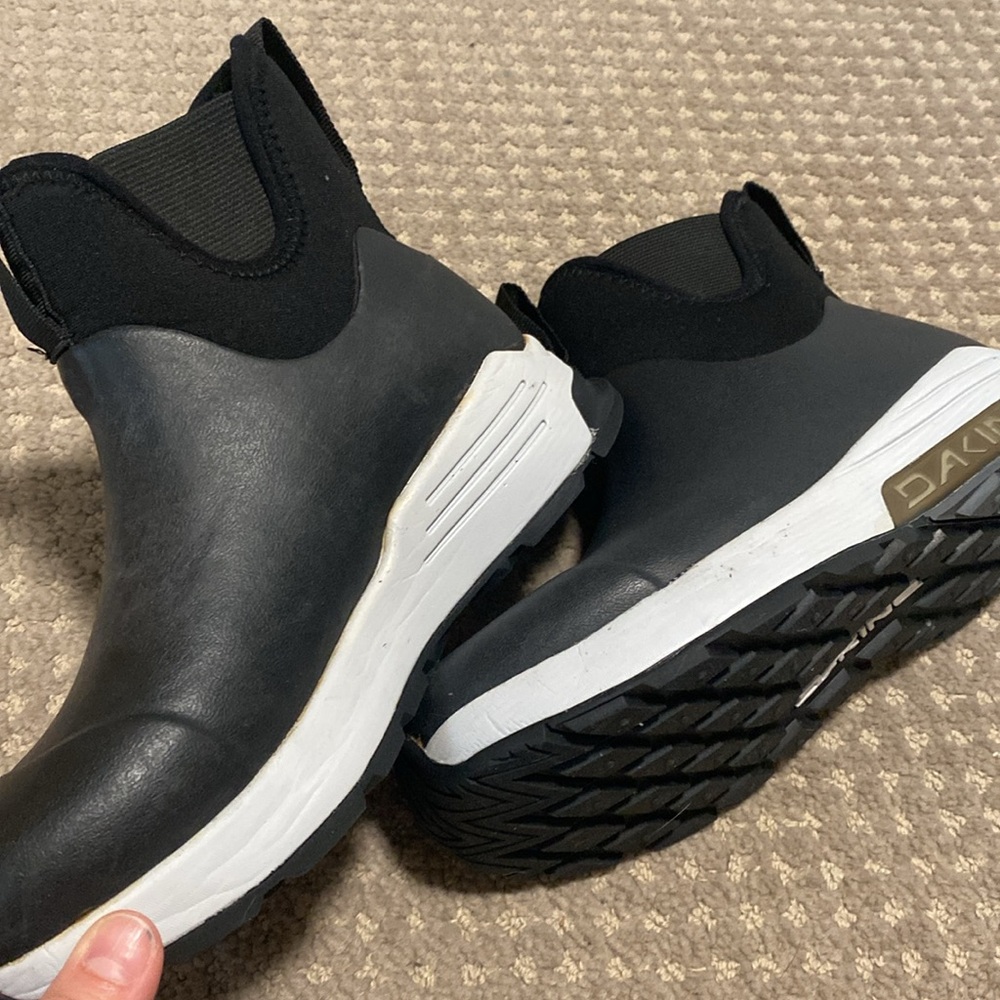 Dakine slush sport boots (women’s size 7)